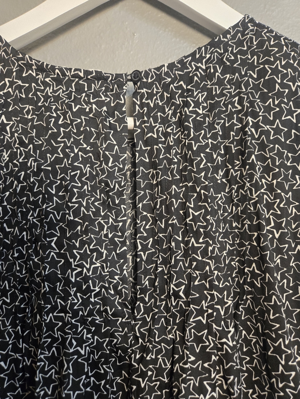 SUMMER SALE! $5 Gap Pintuck Tank Star Print Size Large - Picture 9 of 15